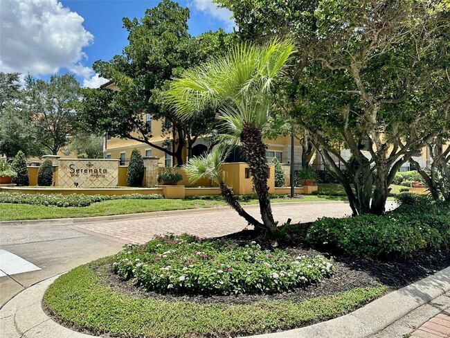 Building Photo - Spacious First-Floor Condo