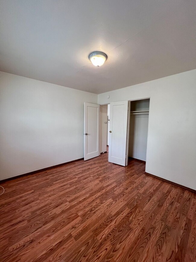 Building Photo - 4720-34 Wilson Ave
