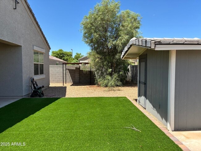 Building Photo - 25698 W Desert Dr