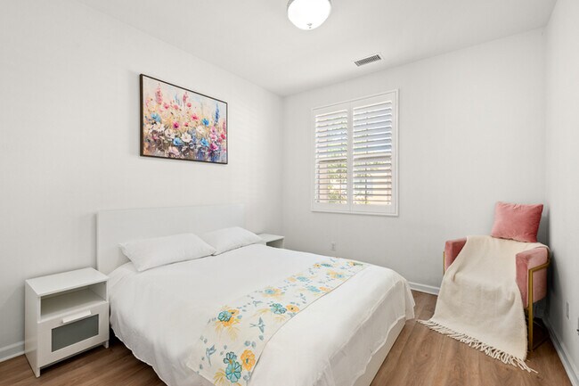 Building Photo - 110 Sugar Cane