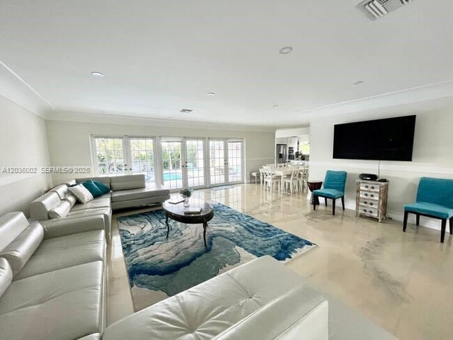 Building Photo - 416 N Rainbow Dr