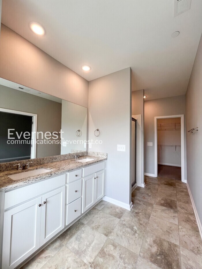 Building Photo - 1105 Prospect Ct