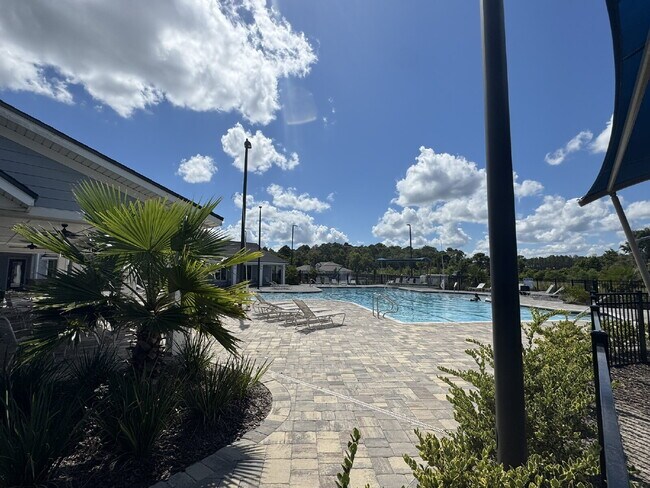 Building Photo - For Rent