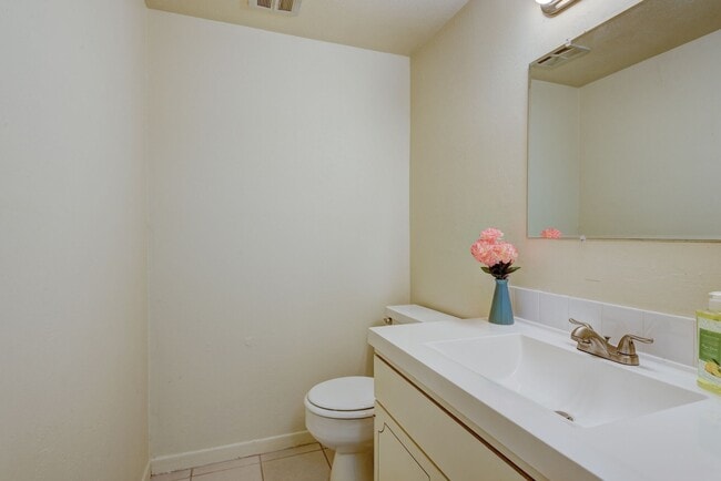 Building Photo - 6422 Burgoyne Dr.