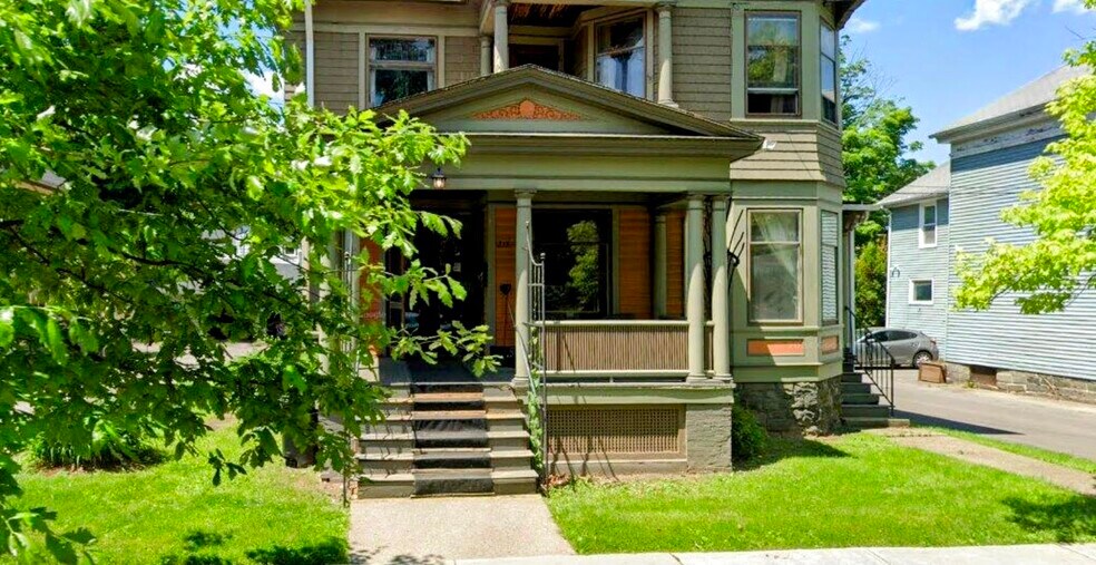 Building Photo - 218 S Albany St