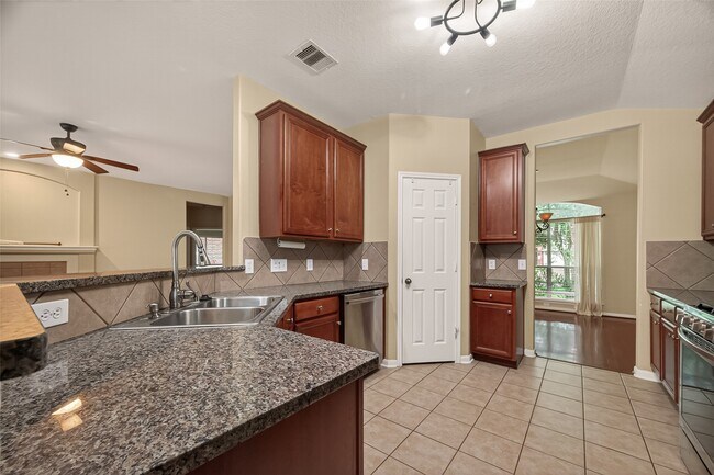 Building Photo - 6922 Summer Bridge Ln