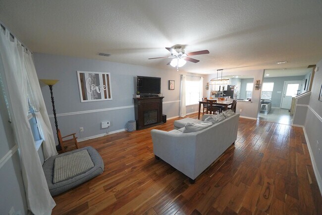 Building Photo - Gorgeous 5 Bedroom Rental in Cibolo! Realtor Commmission: $400