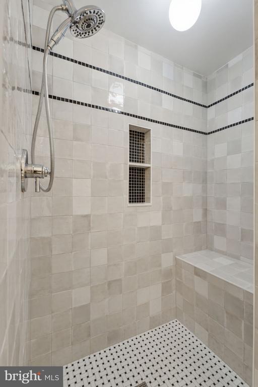 Building Photo - 5705 Brewer House Cir