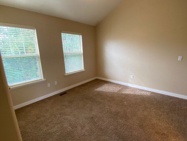 Building Photo - Half Price 1st Month! Beautiful 4 Bedroom 3.5 Bathroom Town Home In Logan