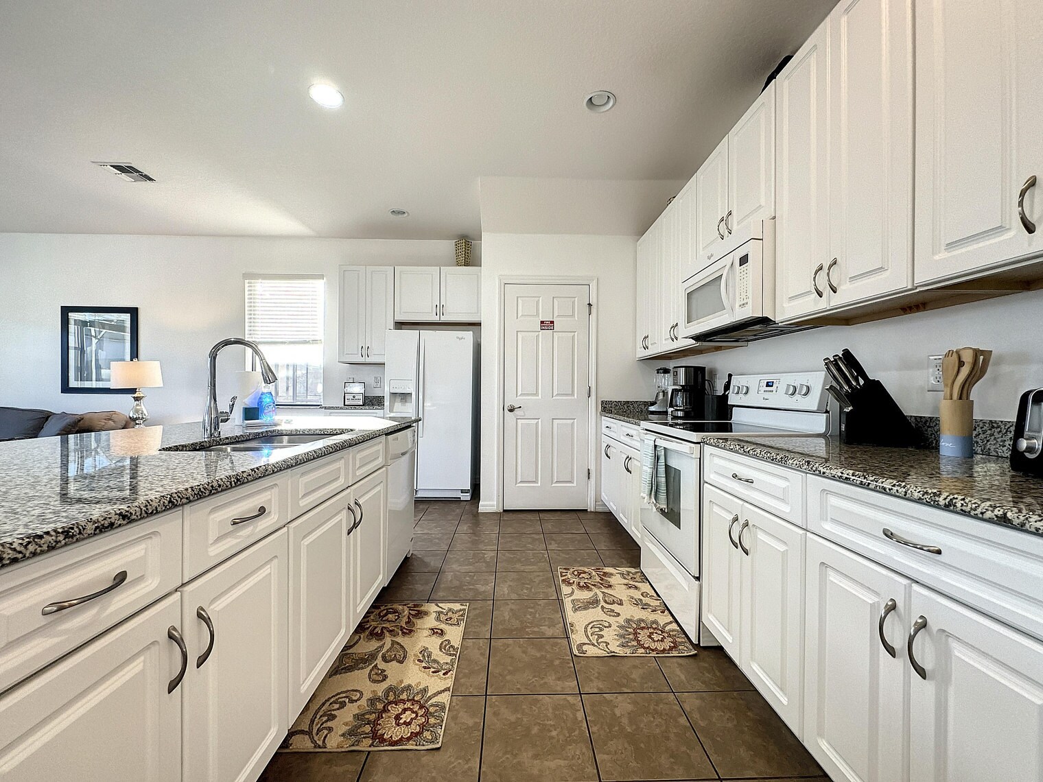 Building Photo - 2613 Rosemont Cir