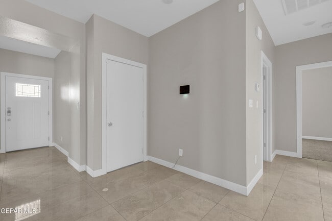 Building Photo - 815 TS Daniel Cadena Dr