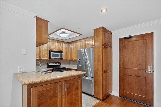 Building Photo - Spacious Marina District 1BR Condo with Modern Upgrades & Parking