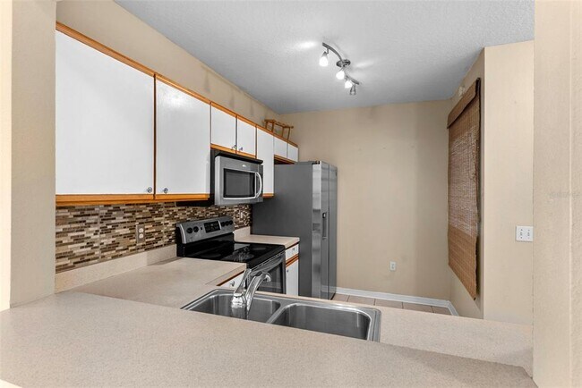 Building Photo - 9505 Amberdale Ct