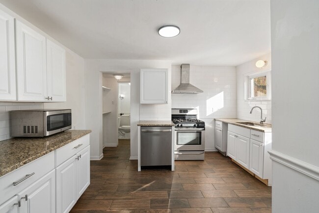 Primary Photo - MOVE IN SPECIAL! SCORE HALF OFF 1ST MONTH'...