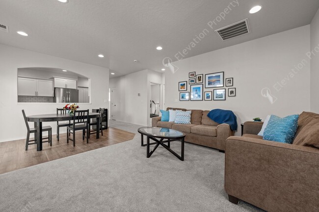 Building Photo - 2023 Hayden 3BR-2BA townhome in Redmond's ...