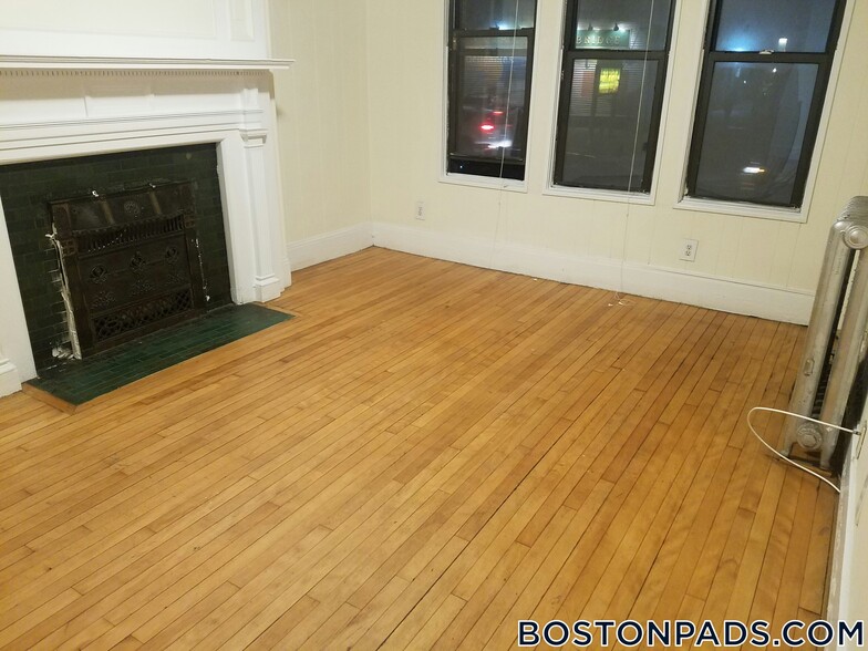 Building Photo - 439 Cambridge St