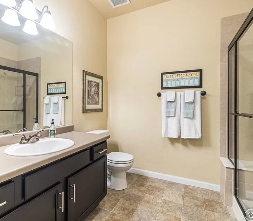 Guest bath - 4925 Hahns Peak Dr