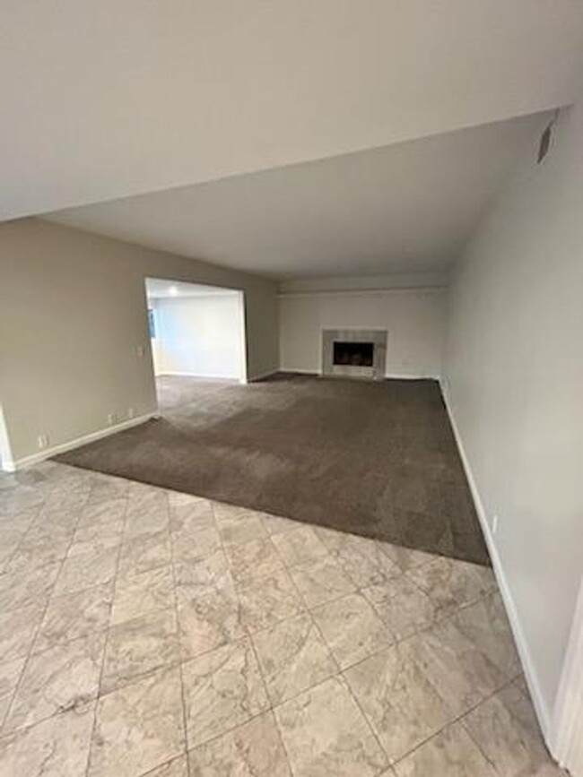 Building Photo - Spacious 5 Bedroom in Mission Viejo!