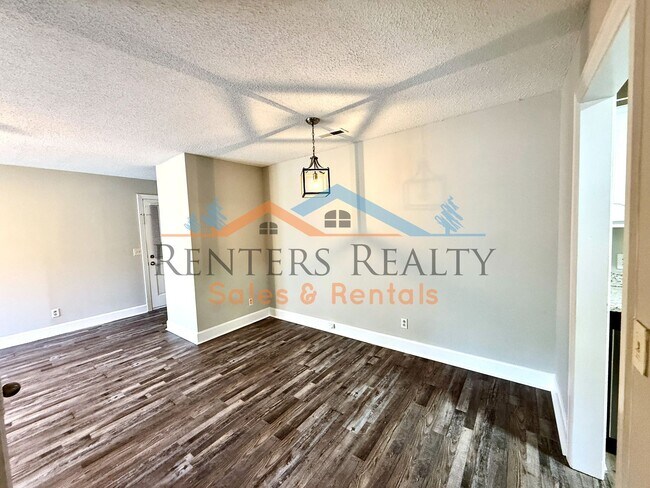 Building Photo - Beautifully Updated Condo Available Now!