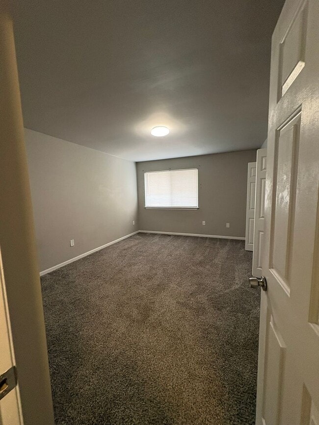 Building Photo - Beautifully Updated Townhouse – Prime Location!