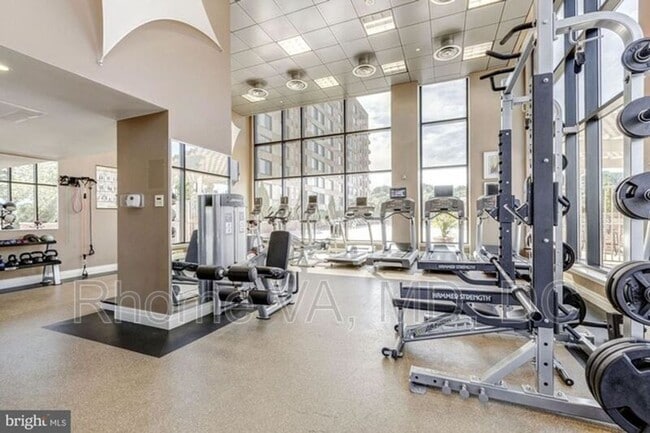 Building Photo - 2451 Midtown Ave