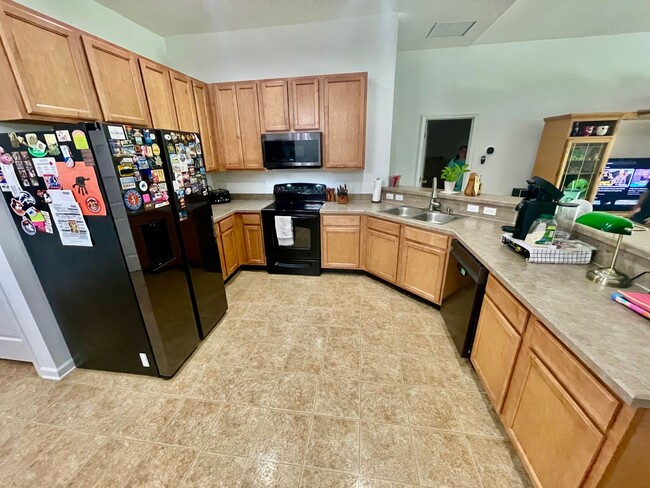 Building Photo - 86100 Evergreen Pl