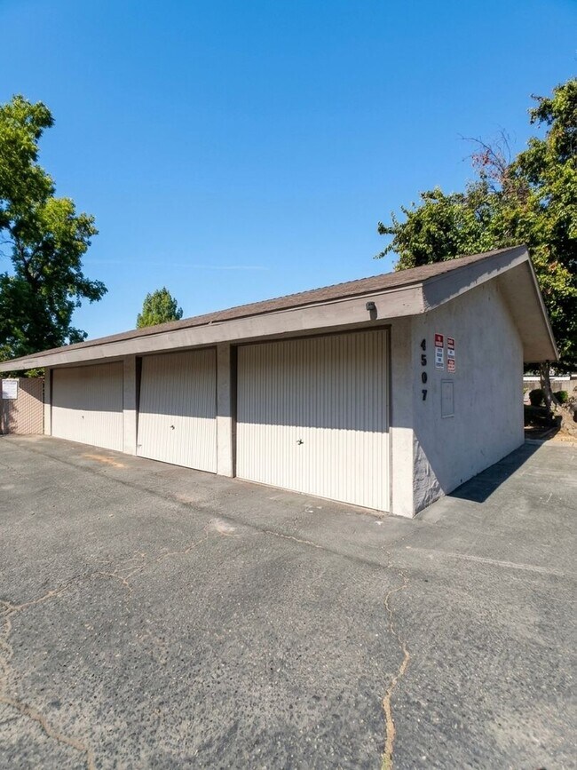 Building Photo - 4597 N Emerson Ave