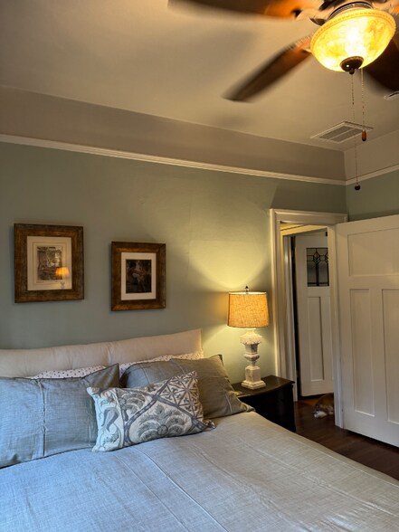 Building Photo - 1022 W 19th Ave