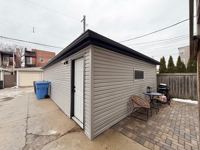 Building Photo - 4908 N Rockwell St