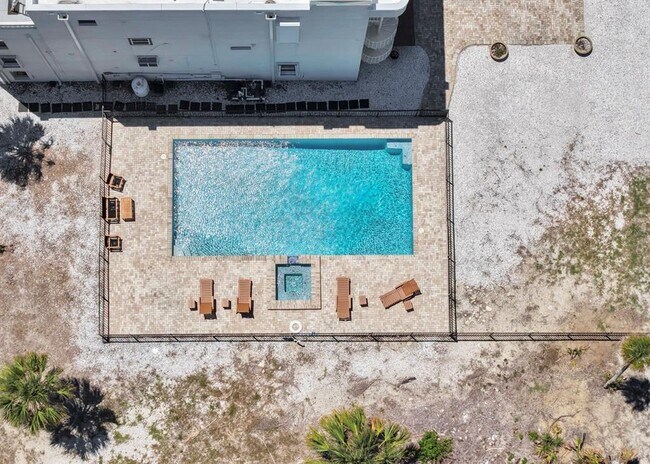 Building Photo - 6504 Surfside Blvd