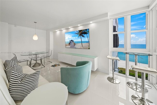 Building Photo - 2555 Collins Ave