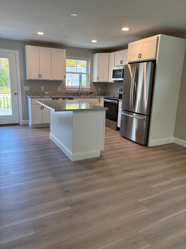 kitchen - 102 Sycamore Ln