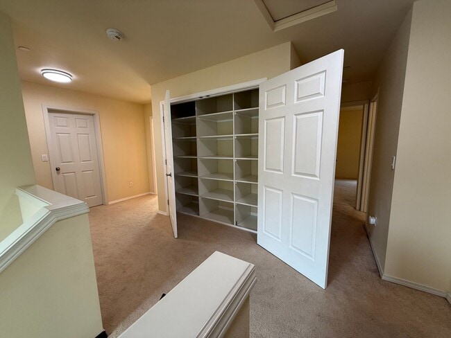 Building Photo - 4 Bedroom DuPont Home for Rent