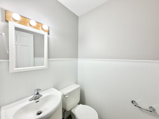 Building Photo - 2431 Blarney Stone Dr