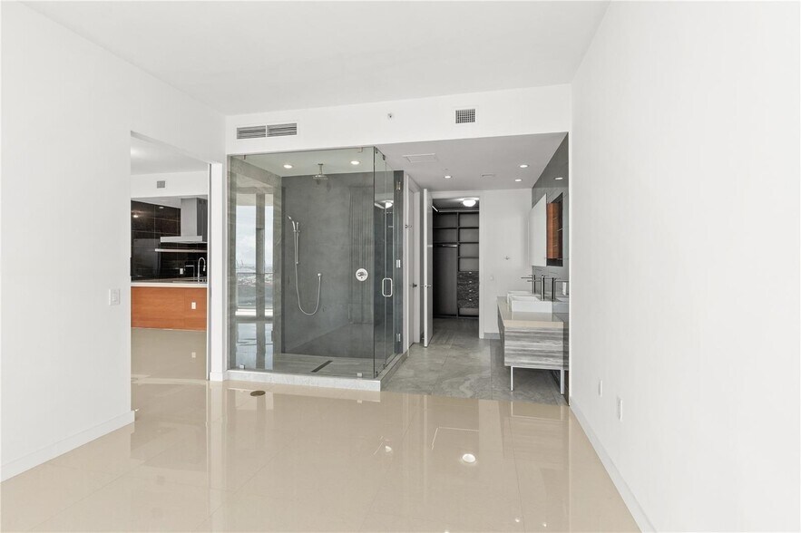 Building Photo - 1100 Biscayne Blvd