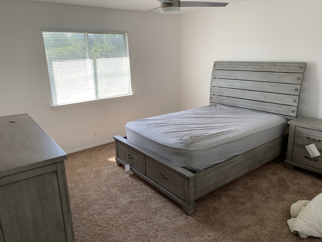 Building Photo - 4009 Louise Lee Dr