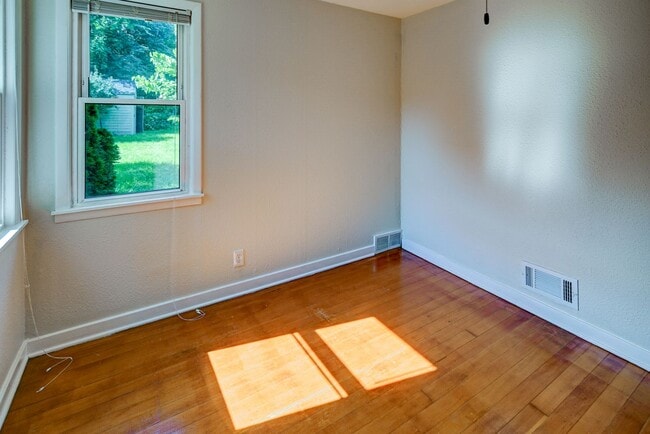 Building Photo - 1404 Wyldhaven Ave