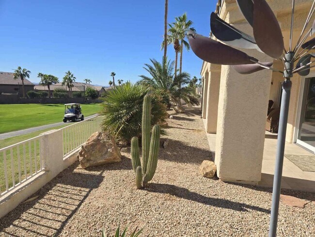 Building Photo - Large townhouse located on the golf course...