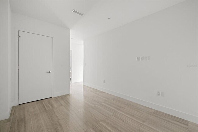 Building Photo - 2912 W Santiago St