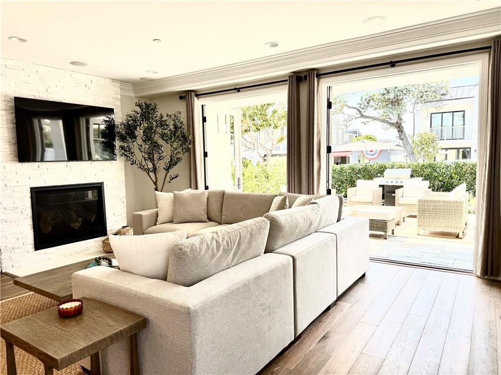 Building Photo - 512 Jasmine Ave