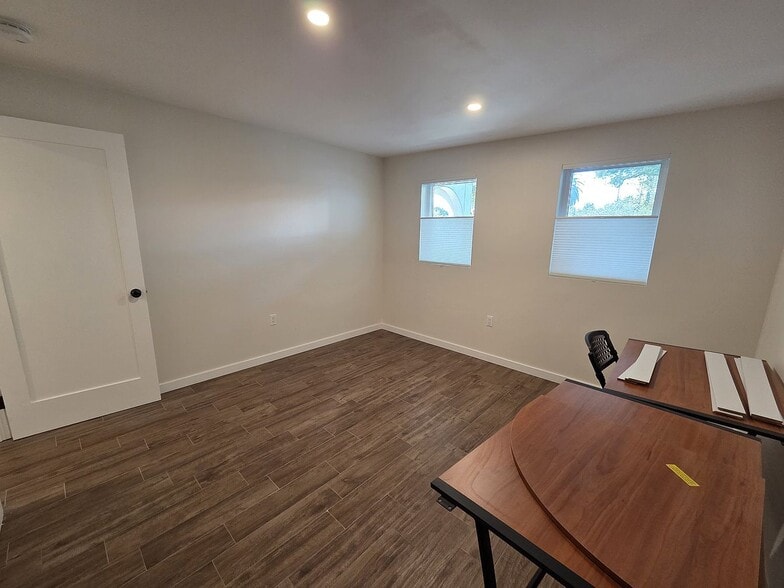 Building Photo - 512 De la Vina St