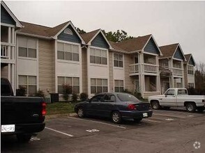 Building Photo - Creekwood & Heathwood Apartments