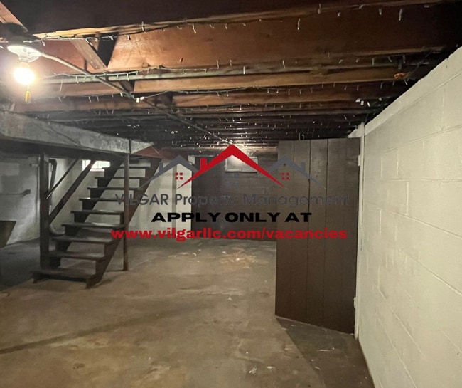 Building Photo - 2 Bedroom, 1 Bathroom Home in Gary, IN