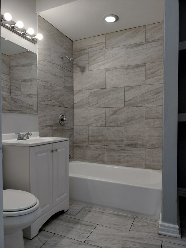 Building Photo - 705 E 92nd St