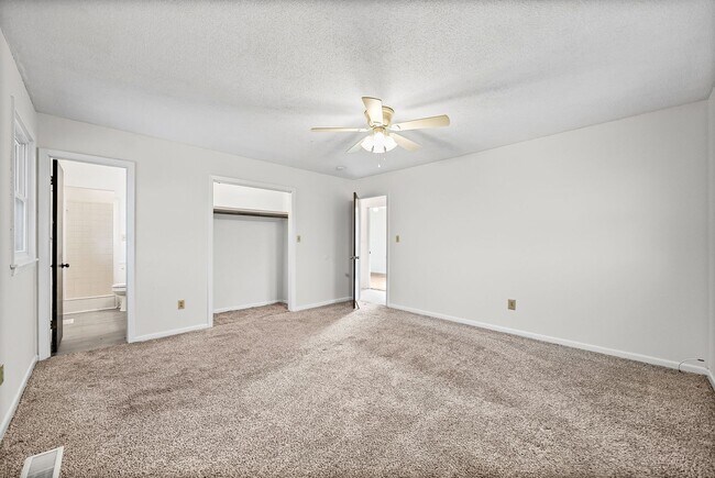 Building Photo - 3 Bedroom 2 Bath Country Home For Rent in Dover!