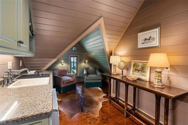 Building Photo - 5000 Long Island Dr