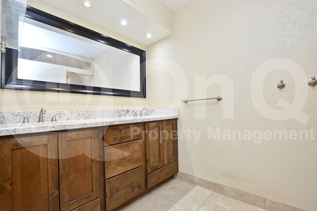 Building Photo - Beautiful Phoenix Property!