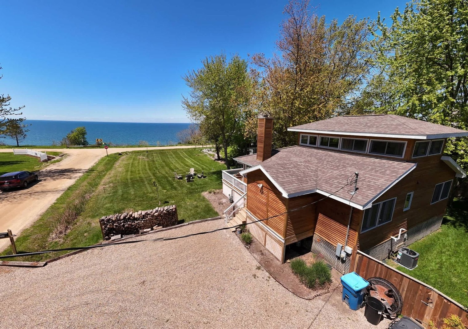 Building Photo - 643 Lakeshore Dr