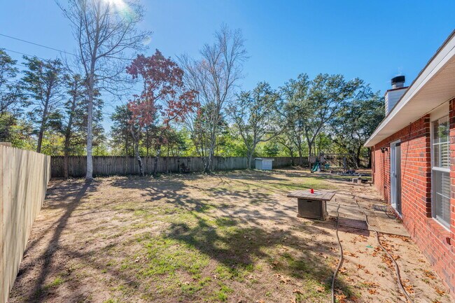 Building Photo - 2702 Beacon Ct