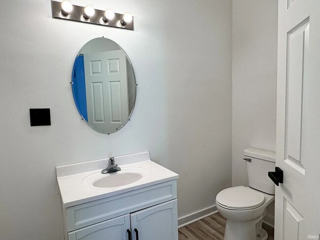 Building Photo - 733 S Armstrong St